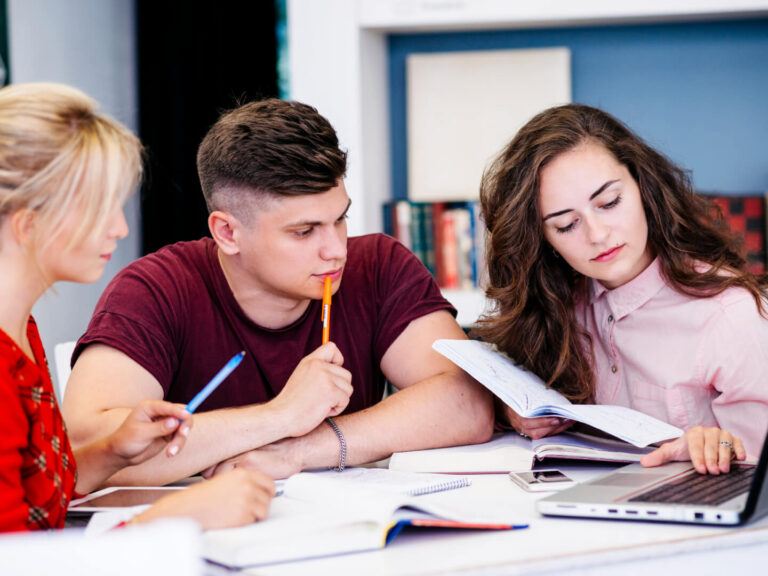 Wie internationale Studierenden-Unterstützung das Leben im Ausland leichter macht internationale Studierenden-Unterstützung