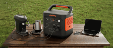 Jackery Explorer 2000 v2 – Entsperren Sie die volle Stromfreiheit für alle Szenarien beim Urlaub am Seeufer, in Harmonie mit der Natur Jackery Explorer 2000 v2